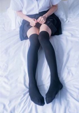 年轻貌美的继牳